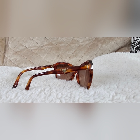 Prada sunglasses - Picture 4 of 5
